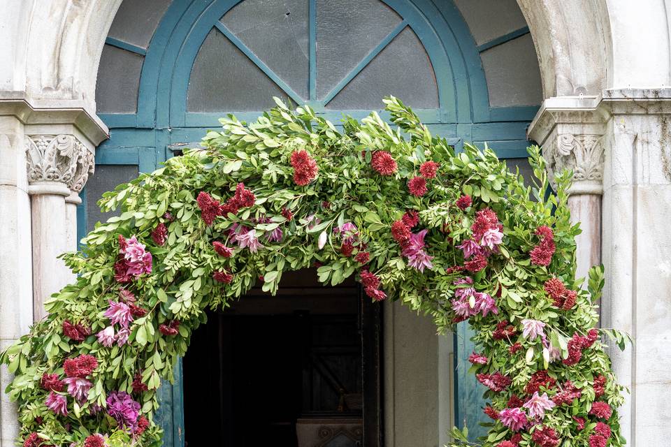 Arco flora, St George's Church