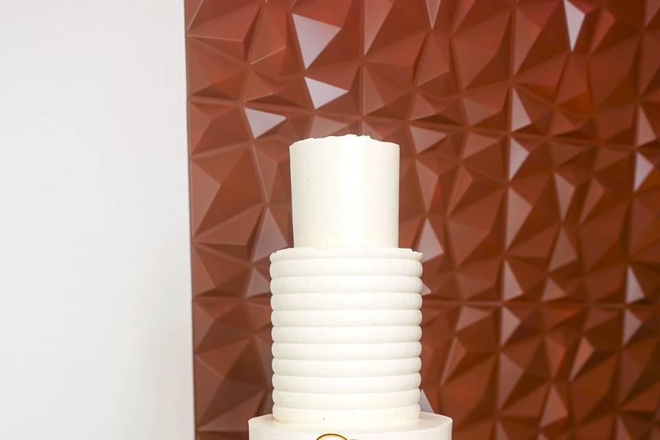 Minimalista com topper dourado
