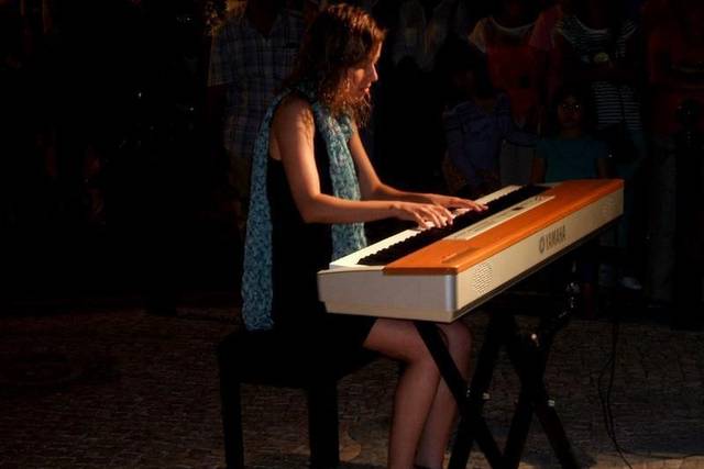 Ana Margarida (voz+piano)