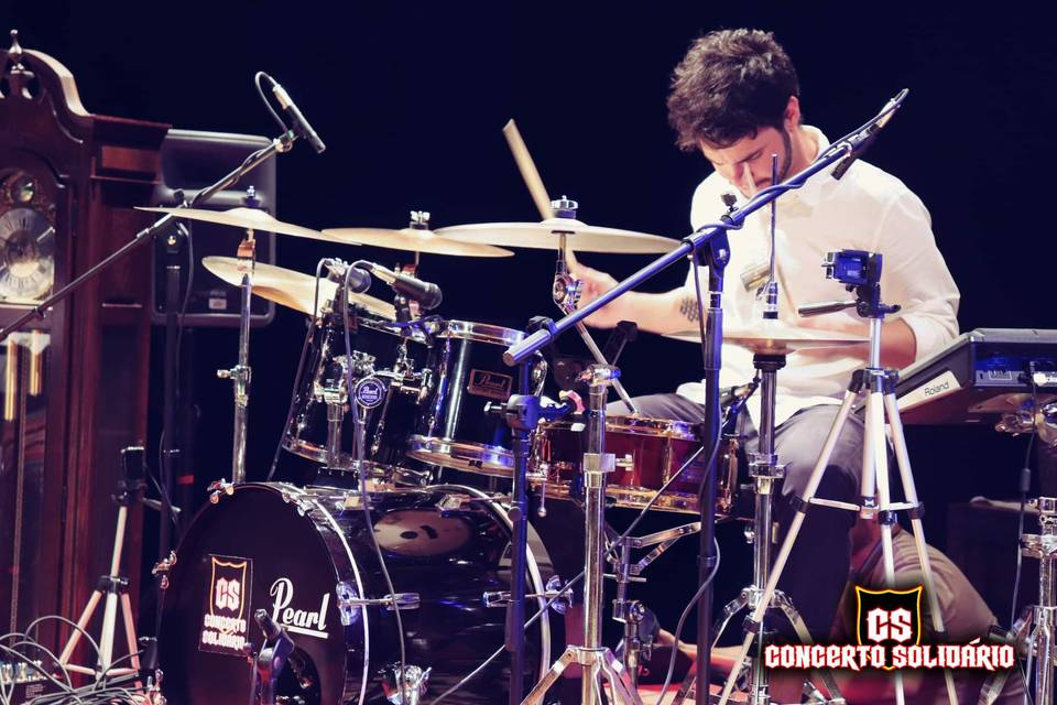 Bateria / Percussão / Voz