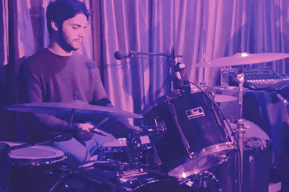 Bateria / Percussão / Voz