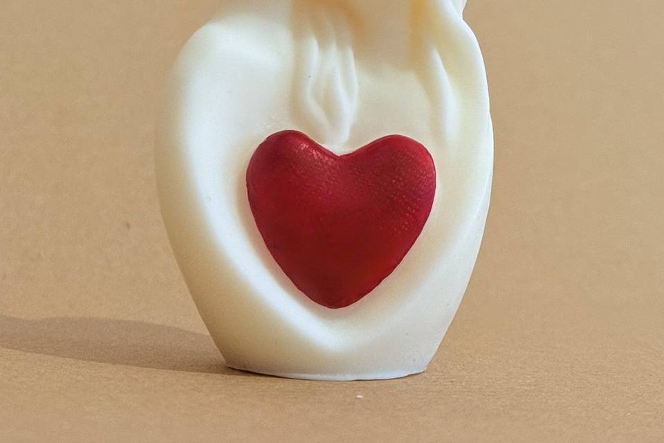 Casal com coração vermelho