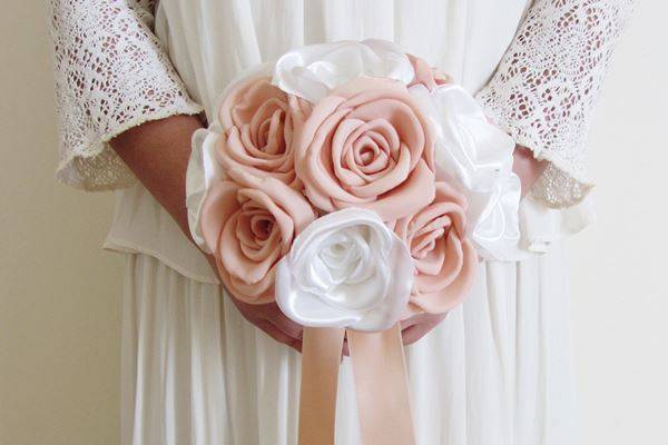 Bouquet de rosas e liláses