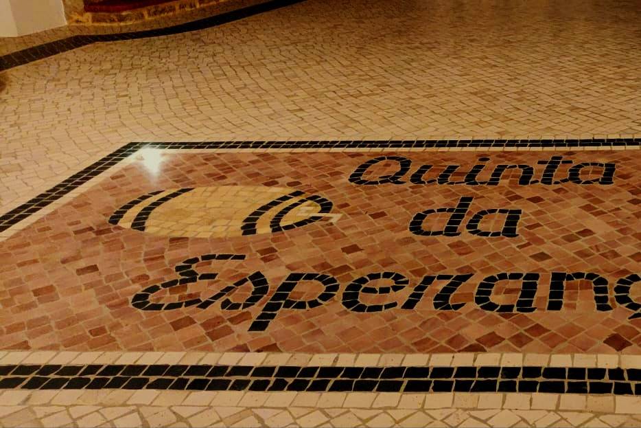 Entrada principal   sala adega