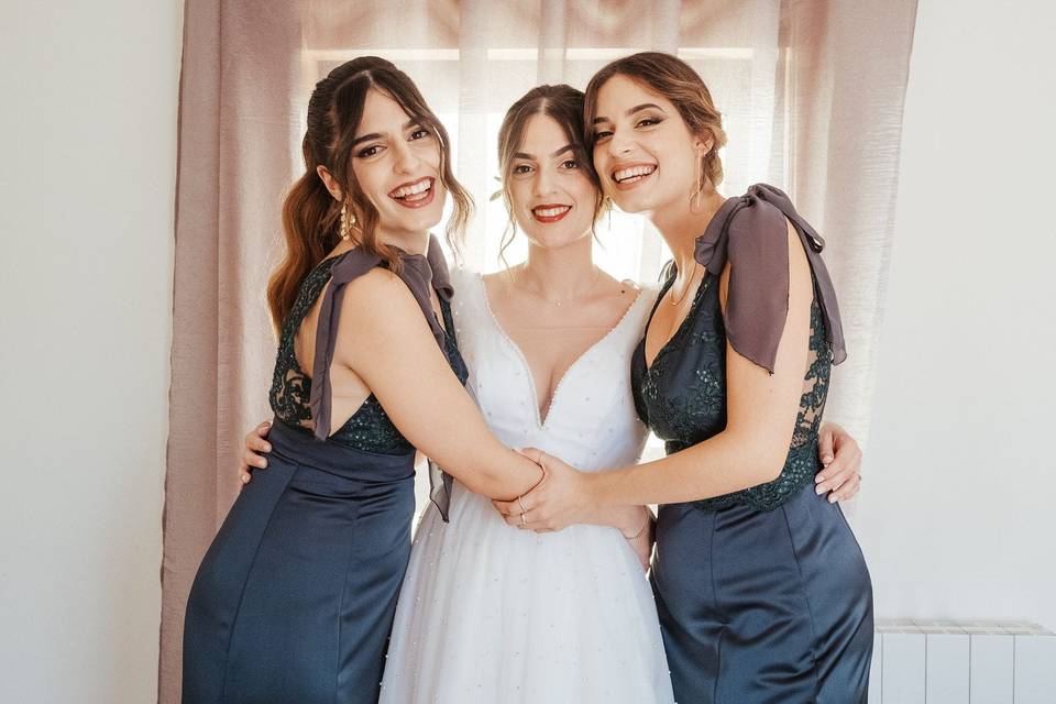 Noiva Mónica e irmãs
