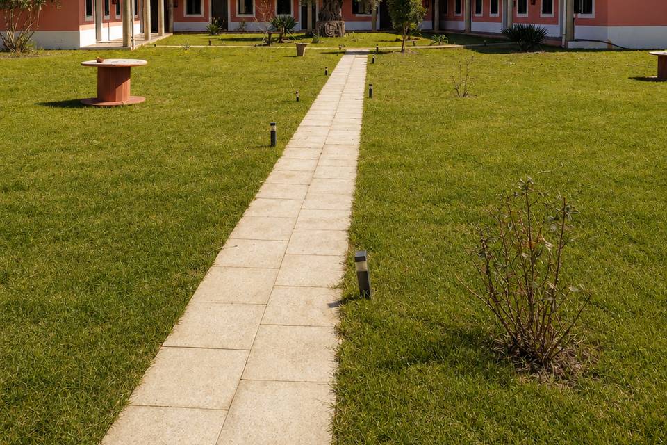 Outdoor Venue + Quartos