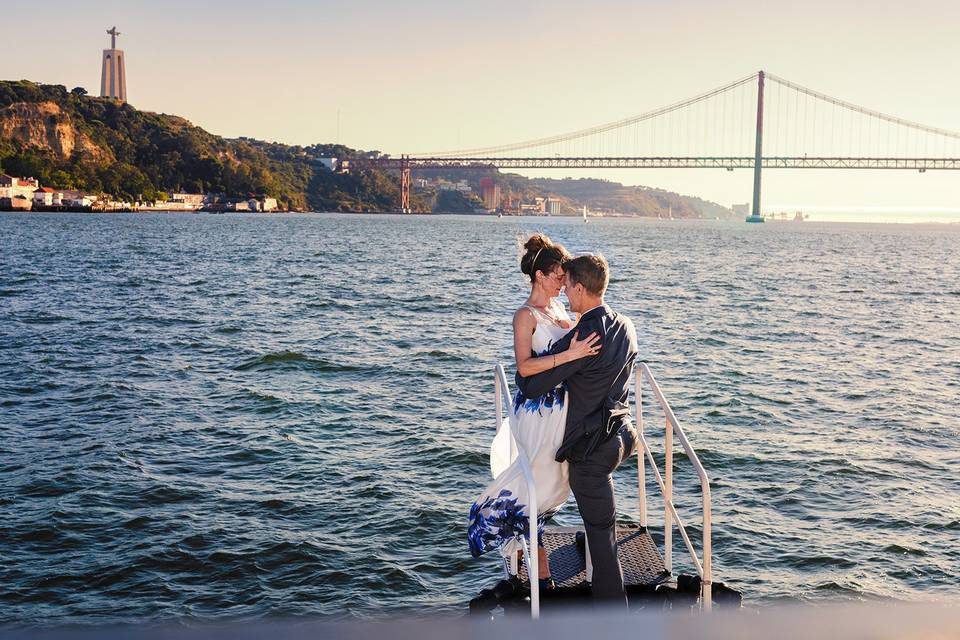 Abraço de amor no casamento