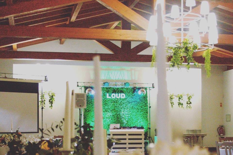 Loud Weddings