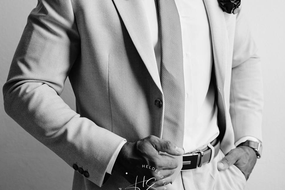 Noivo olhar para casaco