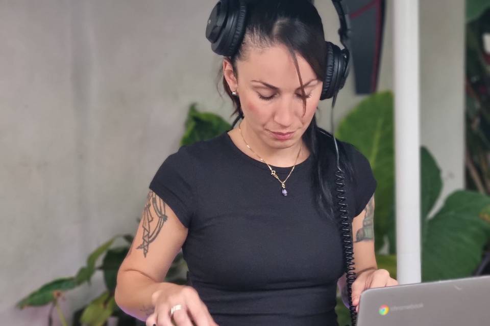 Leyla abran Dj set