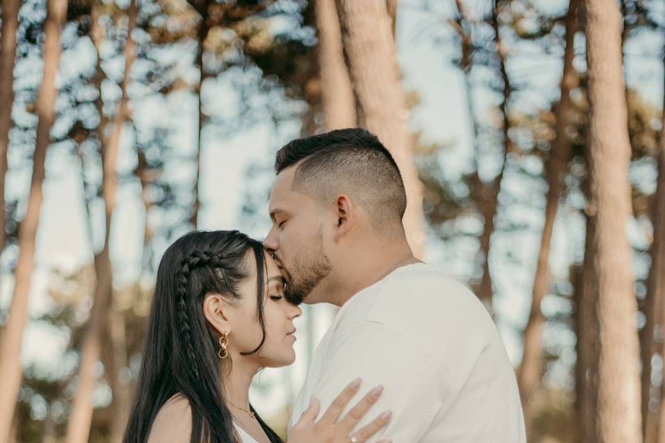 Abraço e beijo do casal