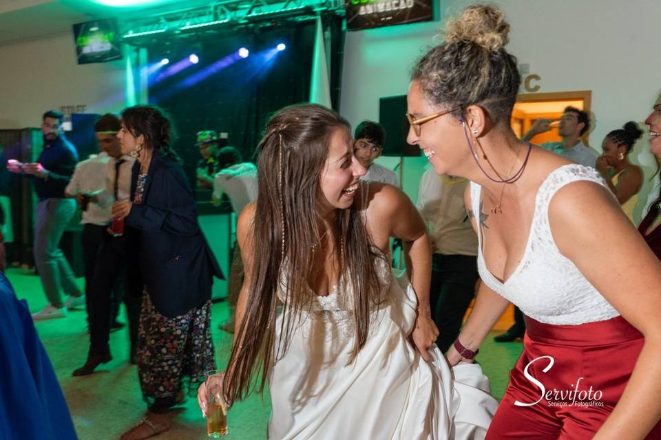 Noiva e amigas