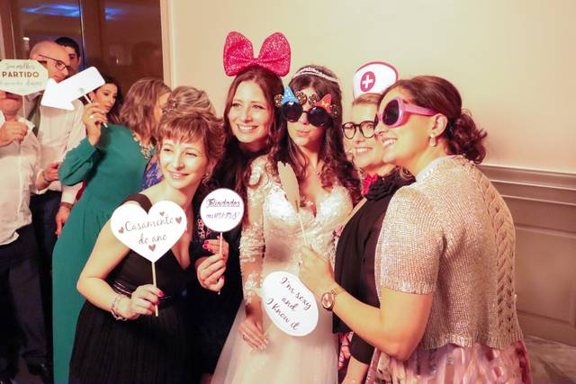 PhotoLove Photobooth Solutions