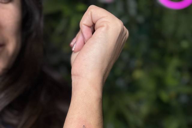 Traços finos e delicados