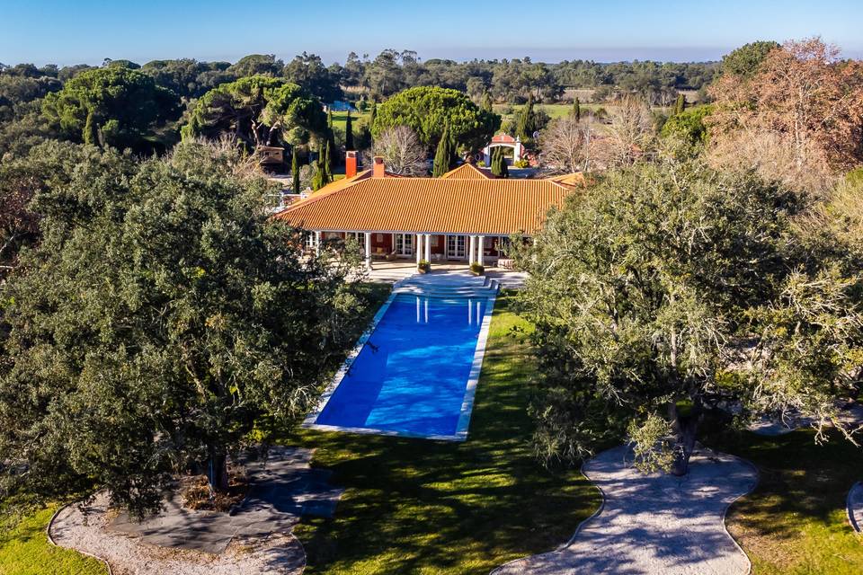 Vista aérea da Casa e jardim