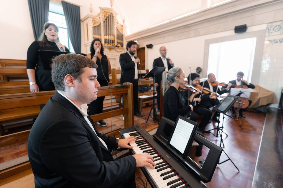 Vozes, cordas e piano