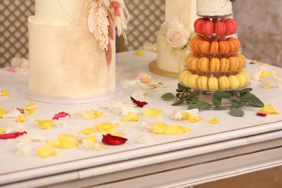 Wedding cakes table