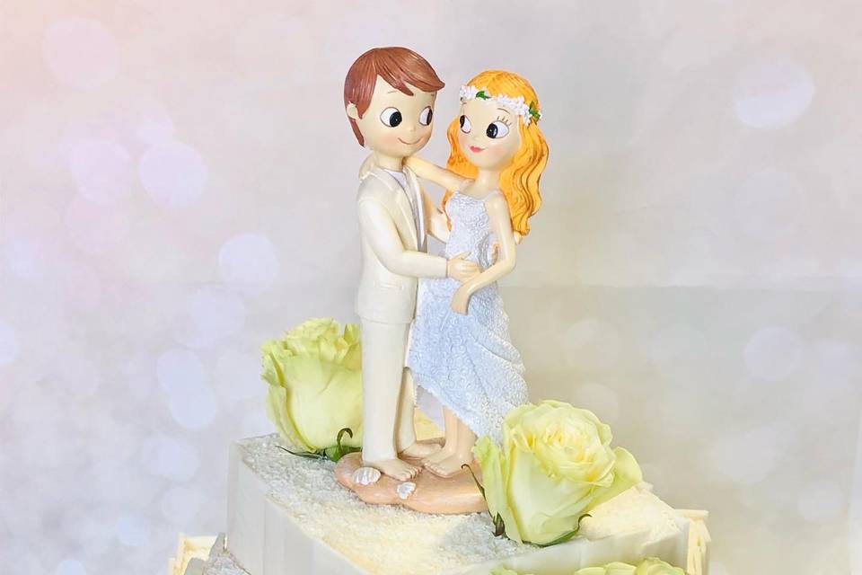 Irregular love wedding cake