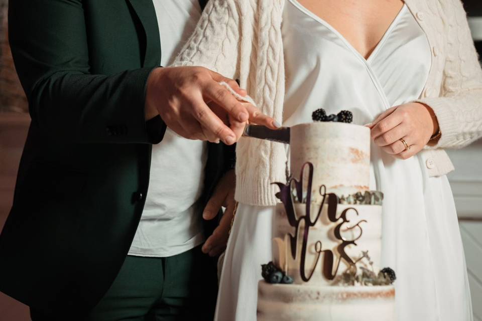 Lavender-Berries Wedding Cake