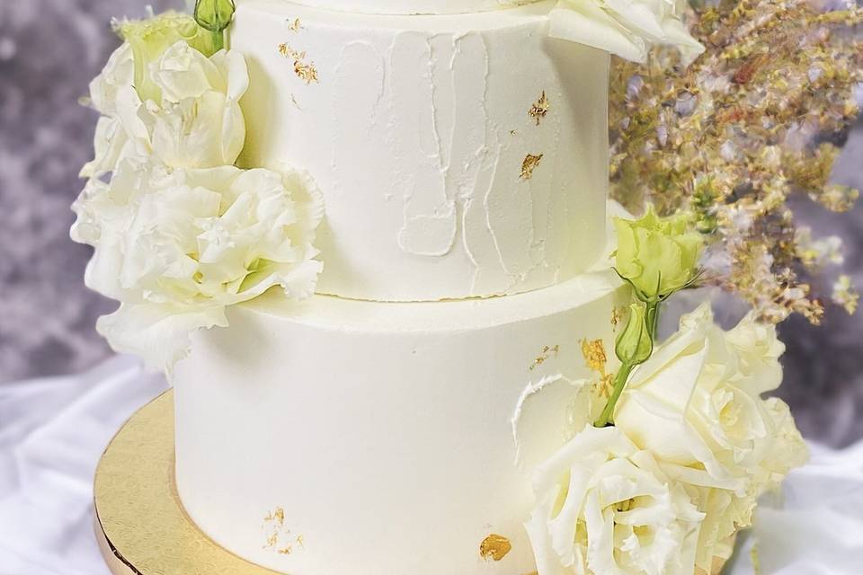 Pearl and Gold Wedding Cake