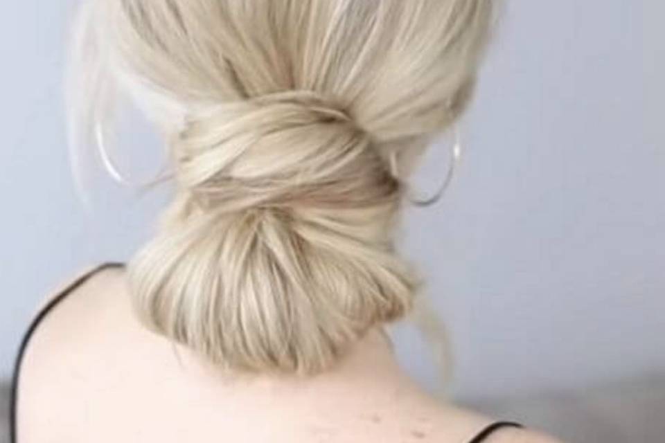 Low bun desmanchado