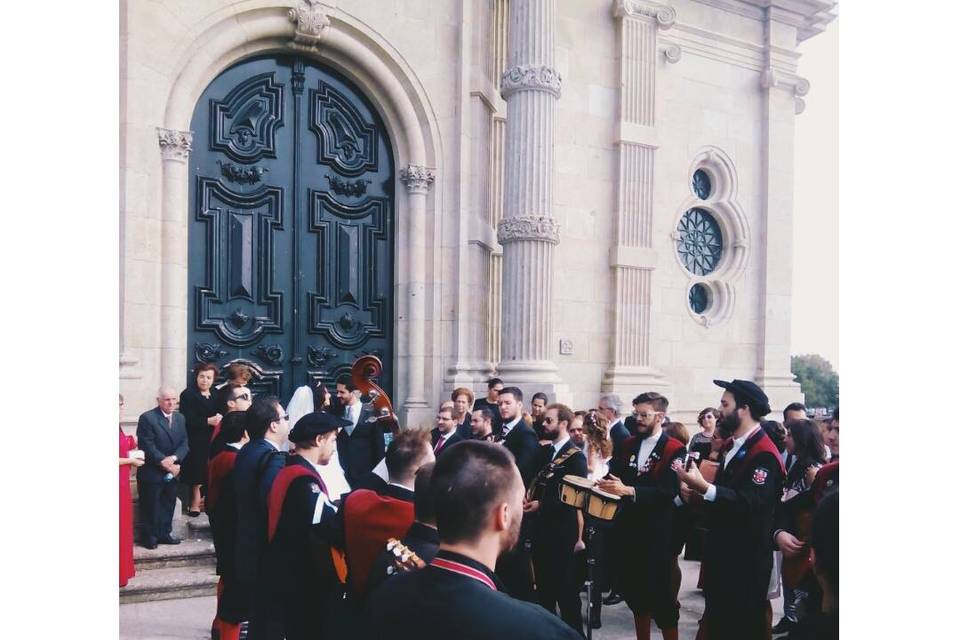 Serenata aos noivos