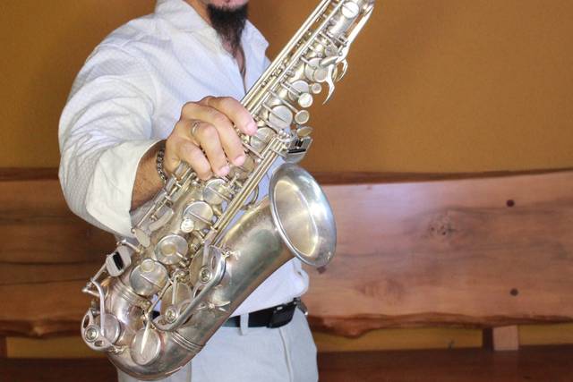 🫵🏼🎷