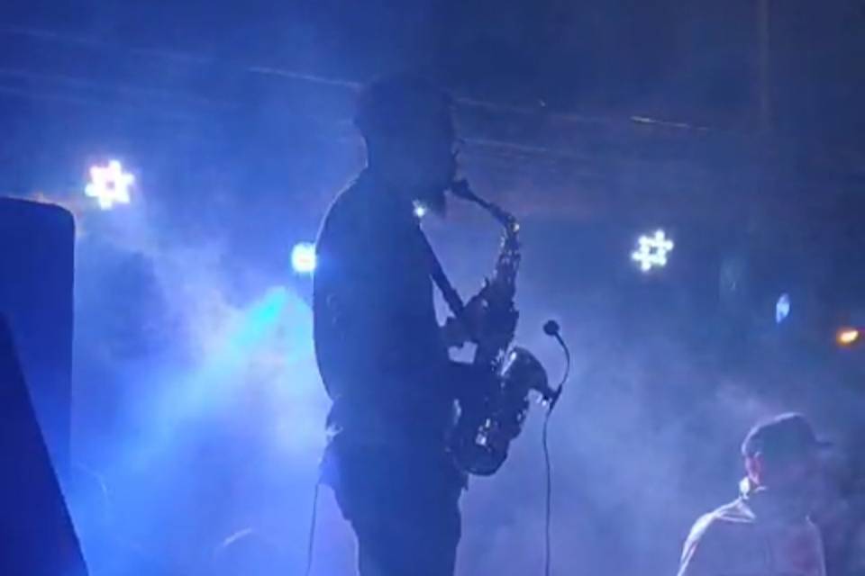 DJ feat Sax live act