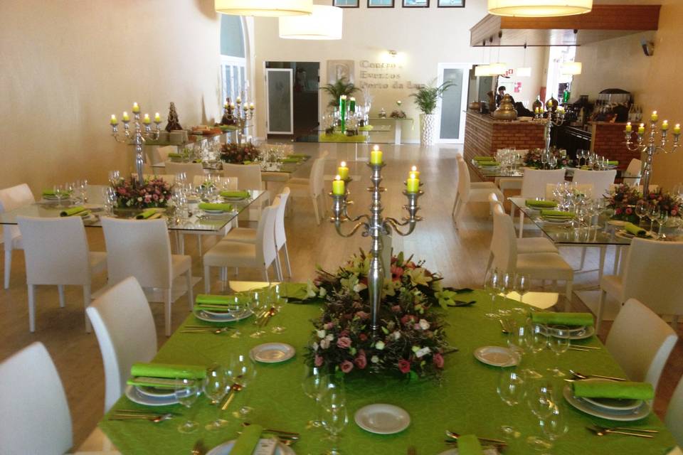 Sala com decoração verde