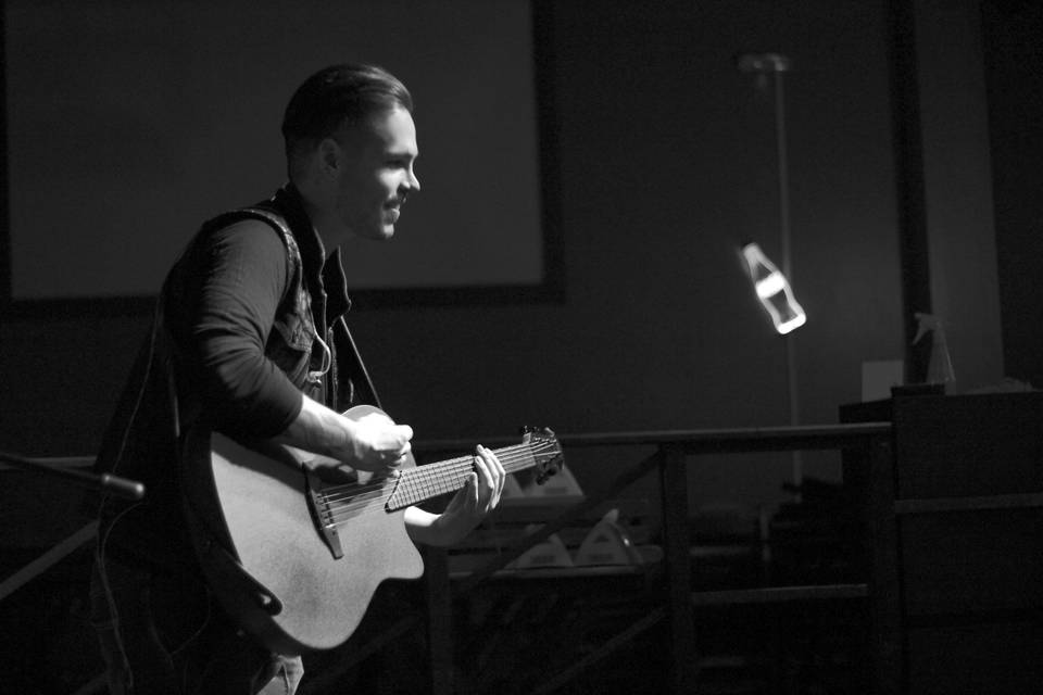 Giovanni (Lead Vocalist)