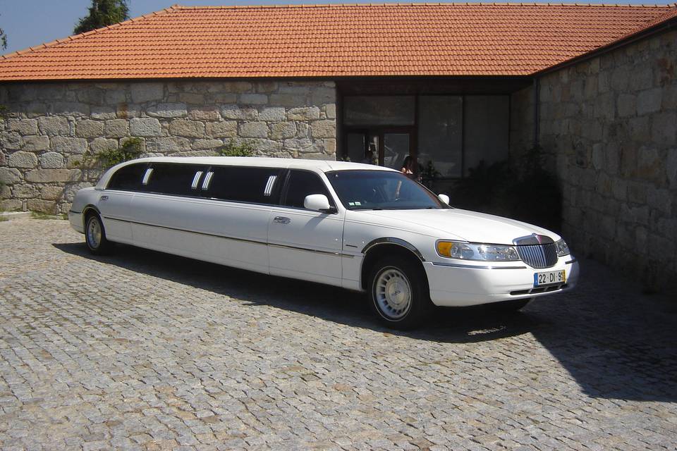 Limousine Rolls dourada