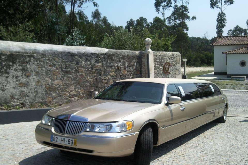 Limousine dourada