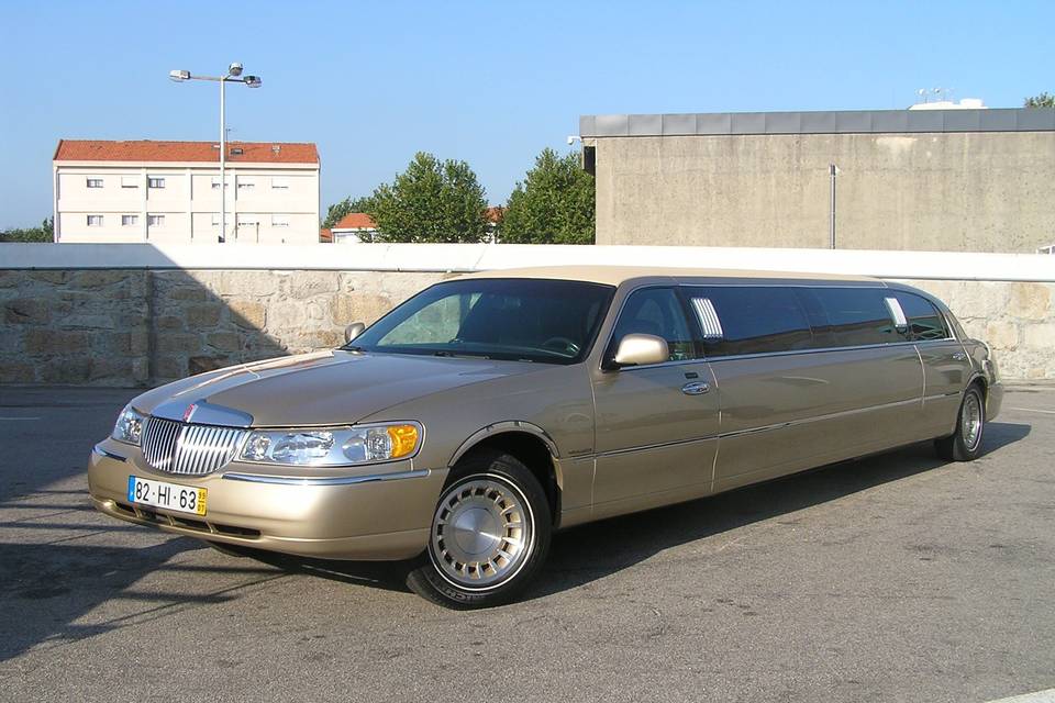 Limousine dourada