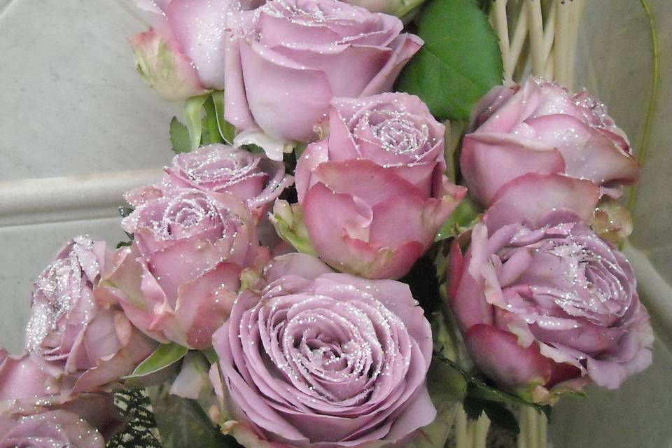 Rosas lilás e organzas