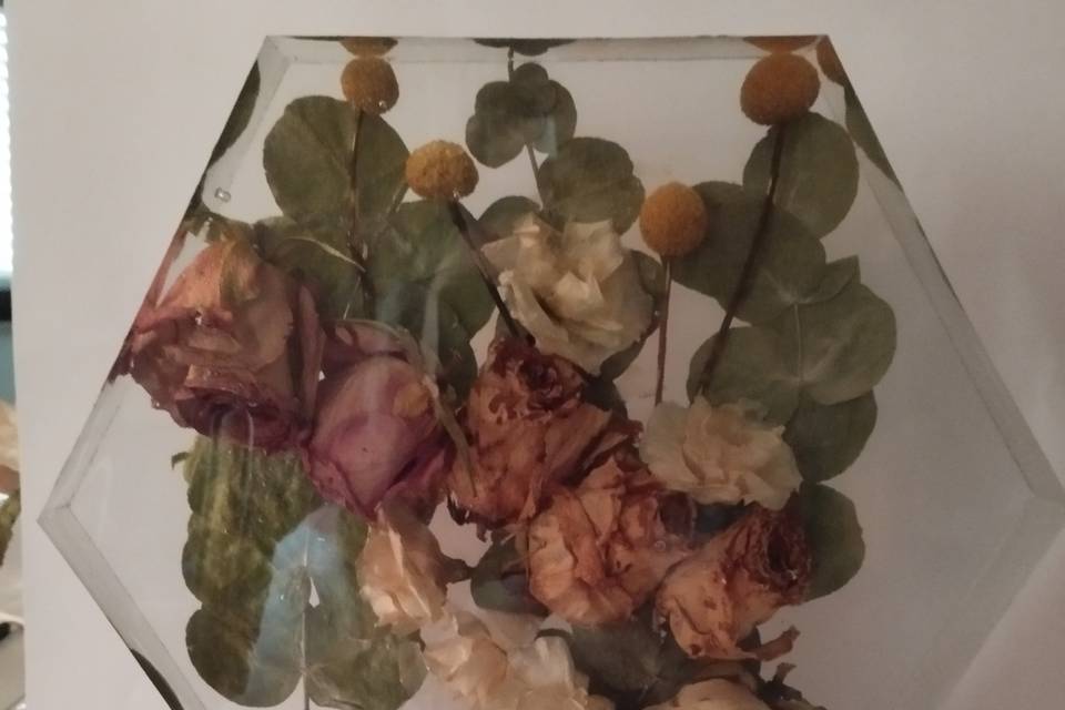 Bouquet seco em resina.