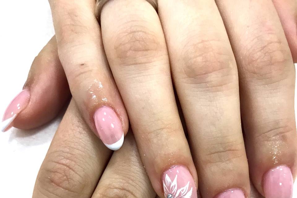 Unhas de gel com nail art