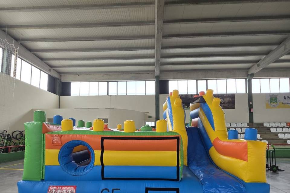Insuflável grande