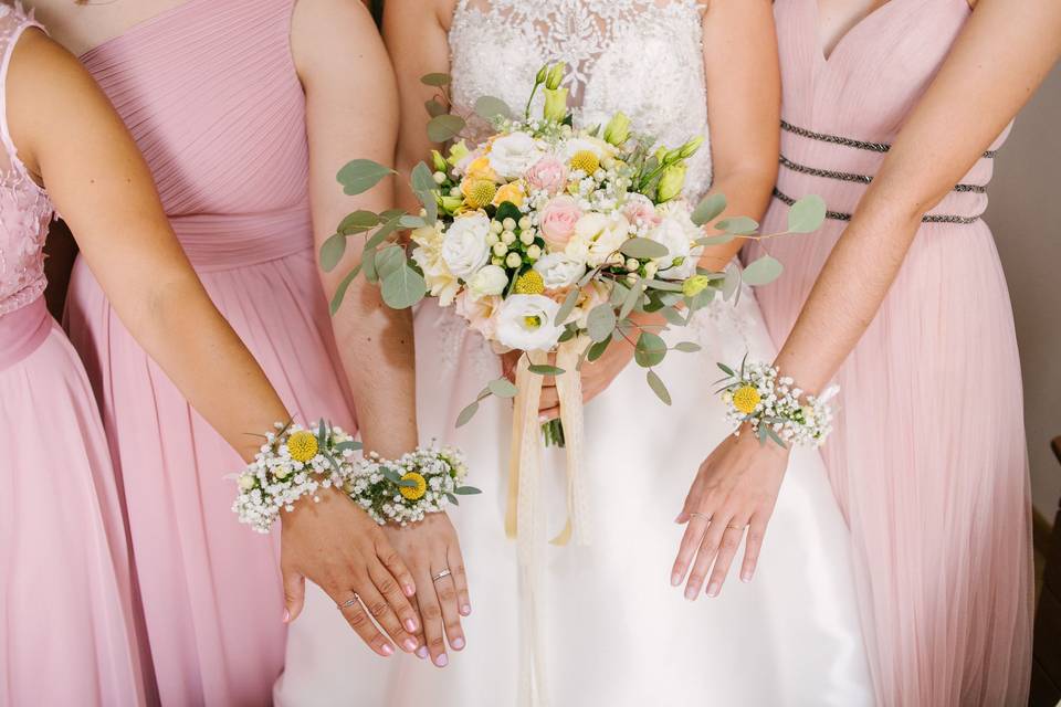 Bouquê e pulseiras