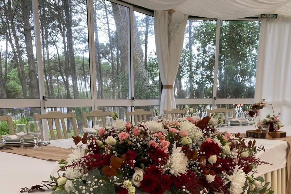 Decoração mesa dos noivos