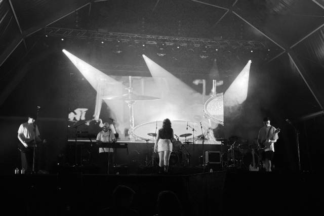 Luana Sousa and Band