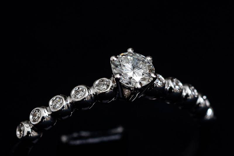 Anel Ouro branco e diamantes