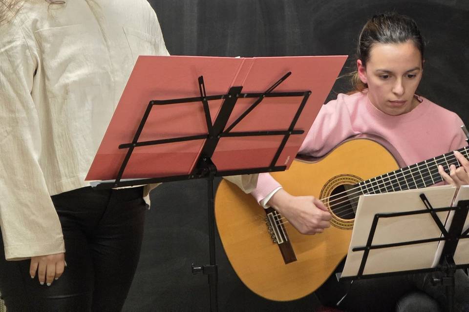 Cantora e Guitarrista
