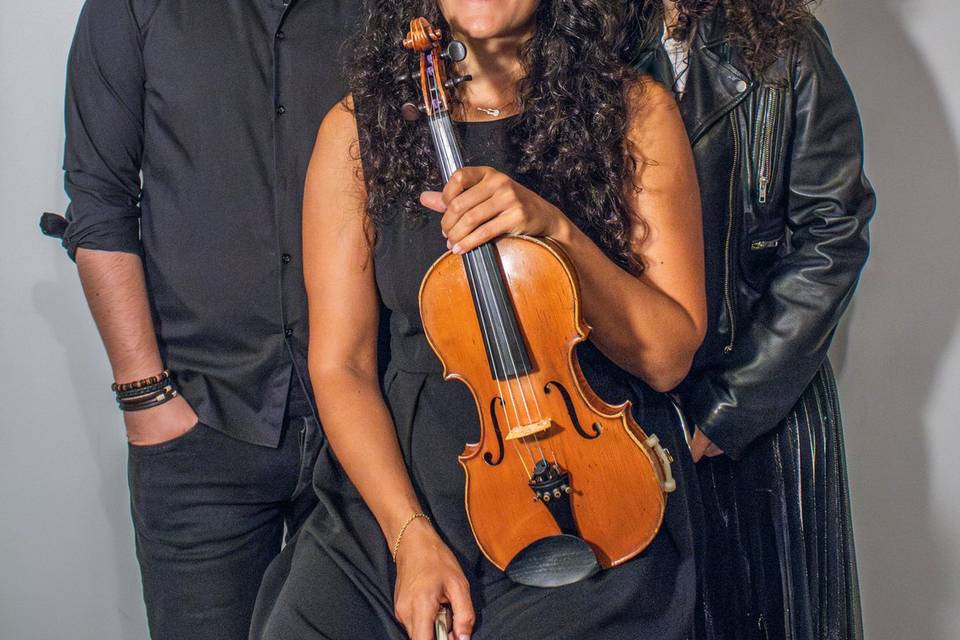 Trio 1 - guitarra, voz e violi