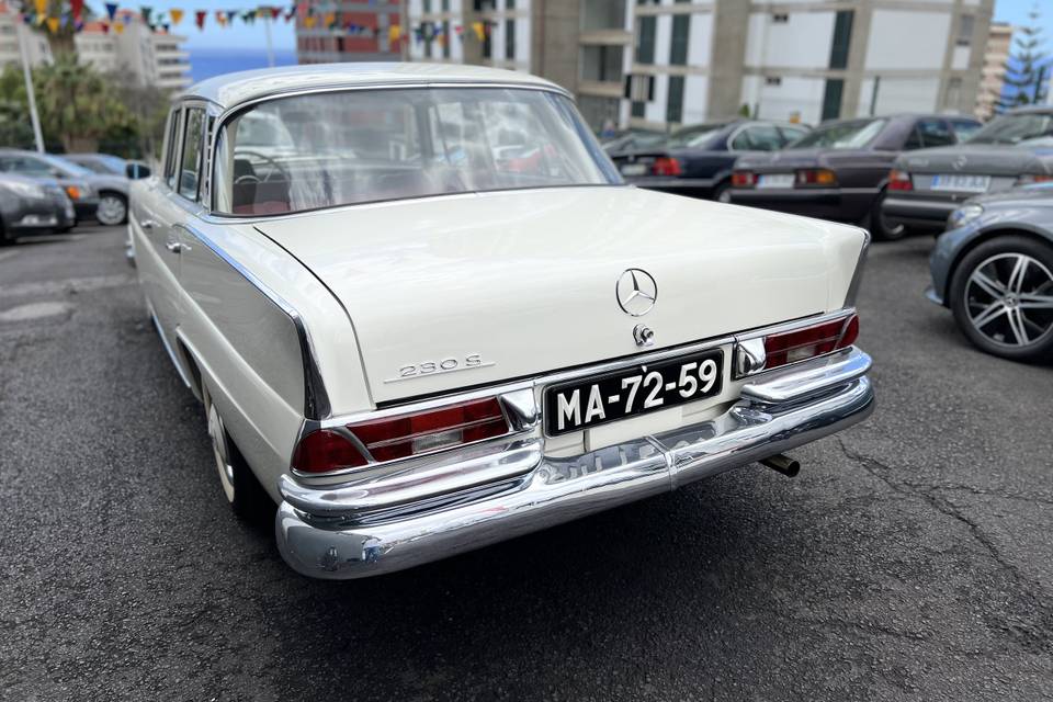 Mercedes 230S