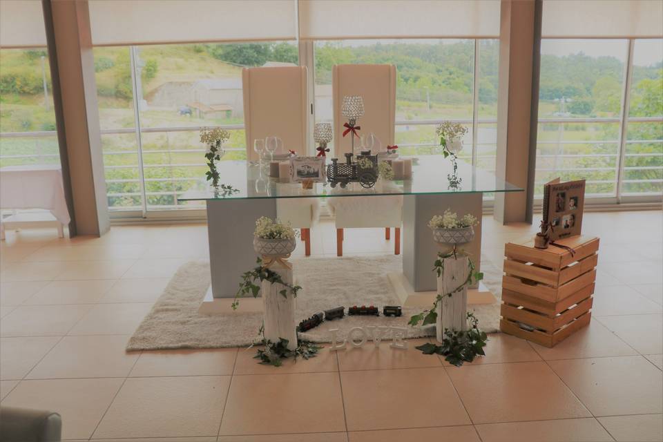 Mesa nos noivos