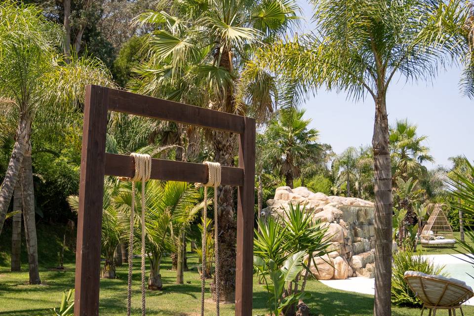 Our iconic wedding swing