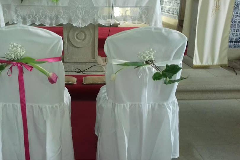 Cadeiras noivos igreja