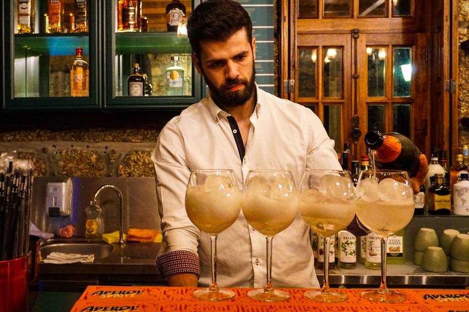 Bartender José Braga