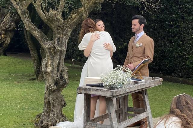 Paula Bomtempo Celebrante