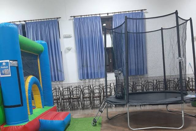 Insuflável e trampolim